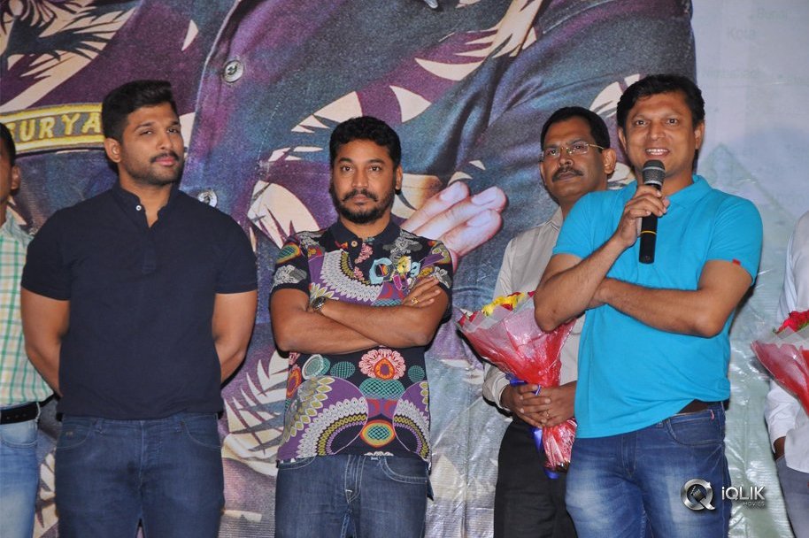 Army-People-Watching-Naa-Peru-Surya-Naa-illu-India-Movie-Photos